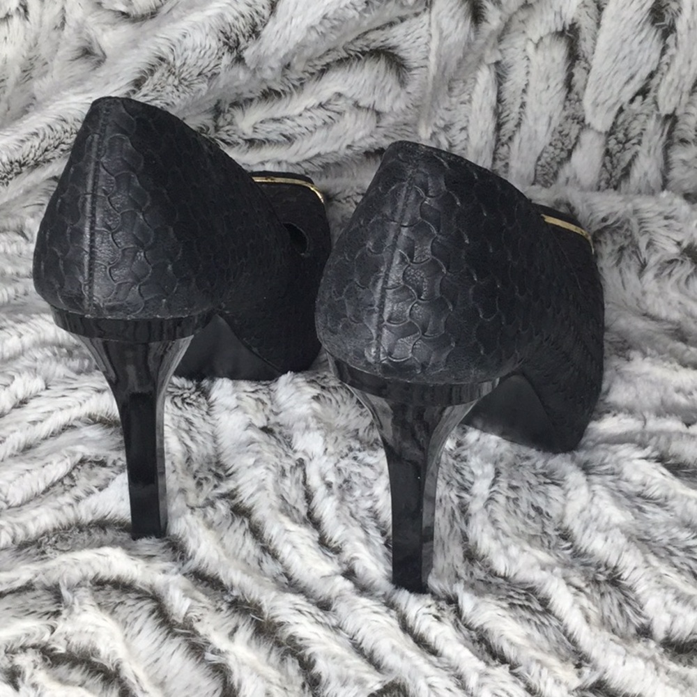 Heels - Picture 2 of 3
